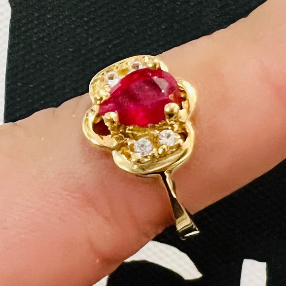FINAL SALE✨RETAIL $1142✨14 kt gold ruby & white sapphire ring - Picture 6 of 16